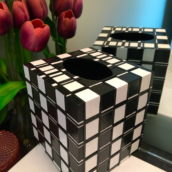 HANDMADE CHECKERBOARD THEMED TISSUE BOX - Picture 6 of 8